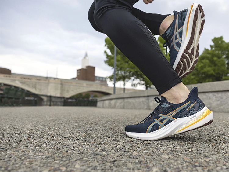 ASICS GT-2000 12 hardloopschoen