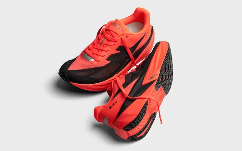Rebel v5 twee schoenen