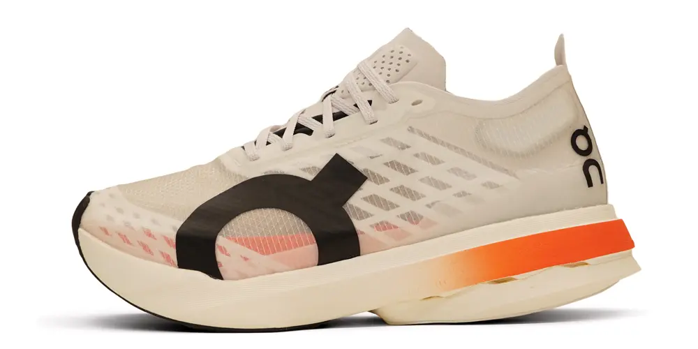 On Cloudboom Strike zijaanzicht