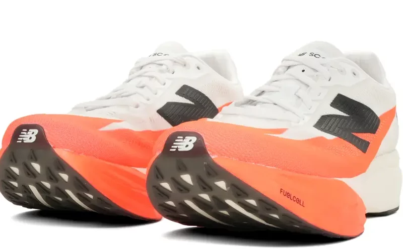 New Balance FuelCell SuperComp Elite v5 voorkant
