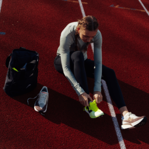 Femke Bol op de atletiekbaan
